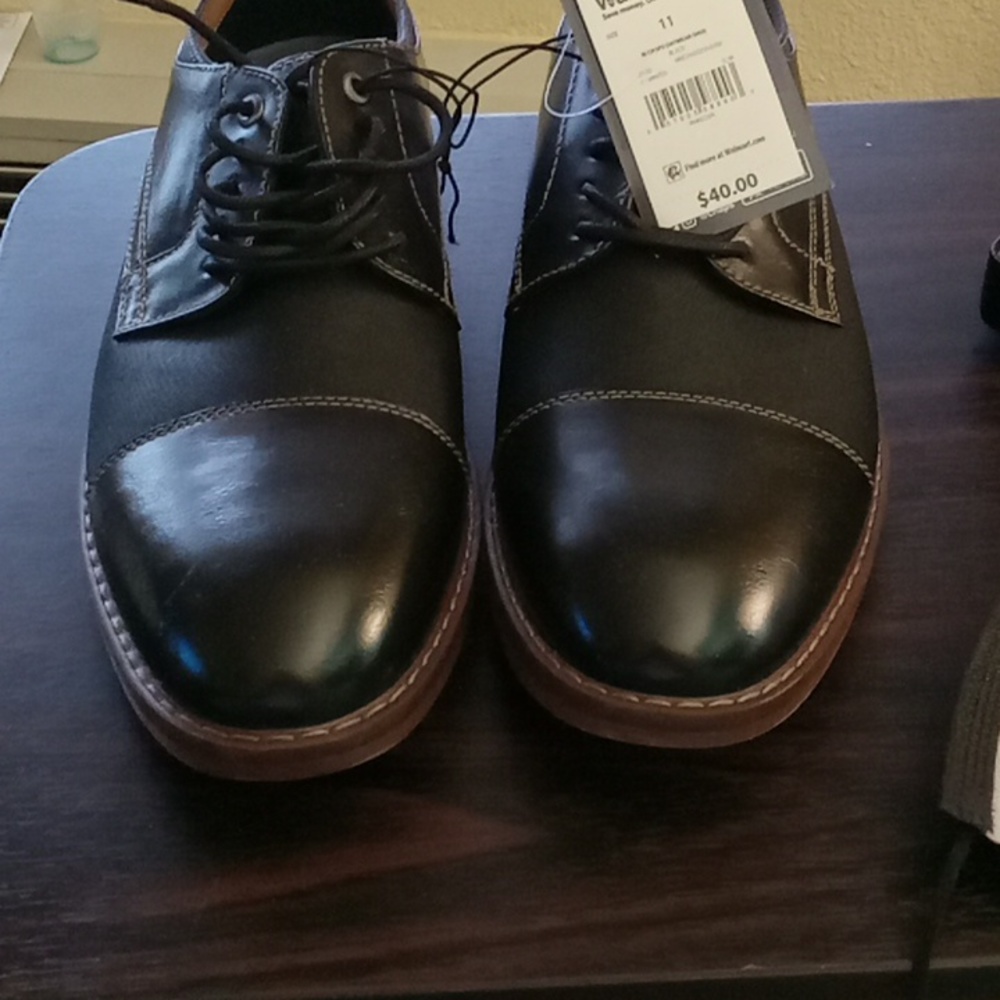 Men's dress shoes